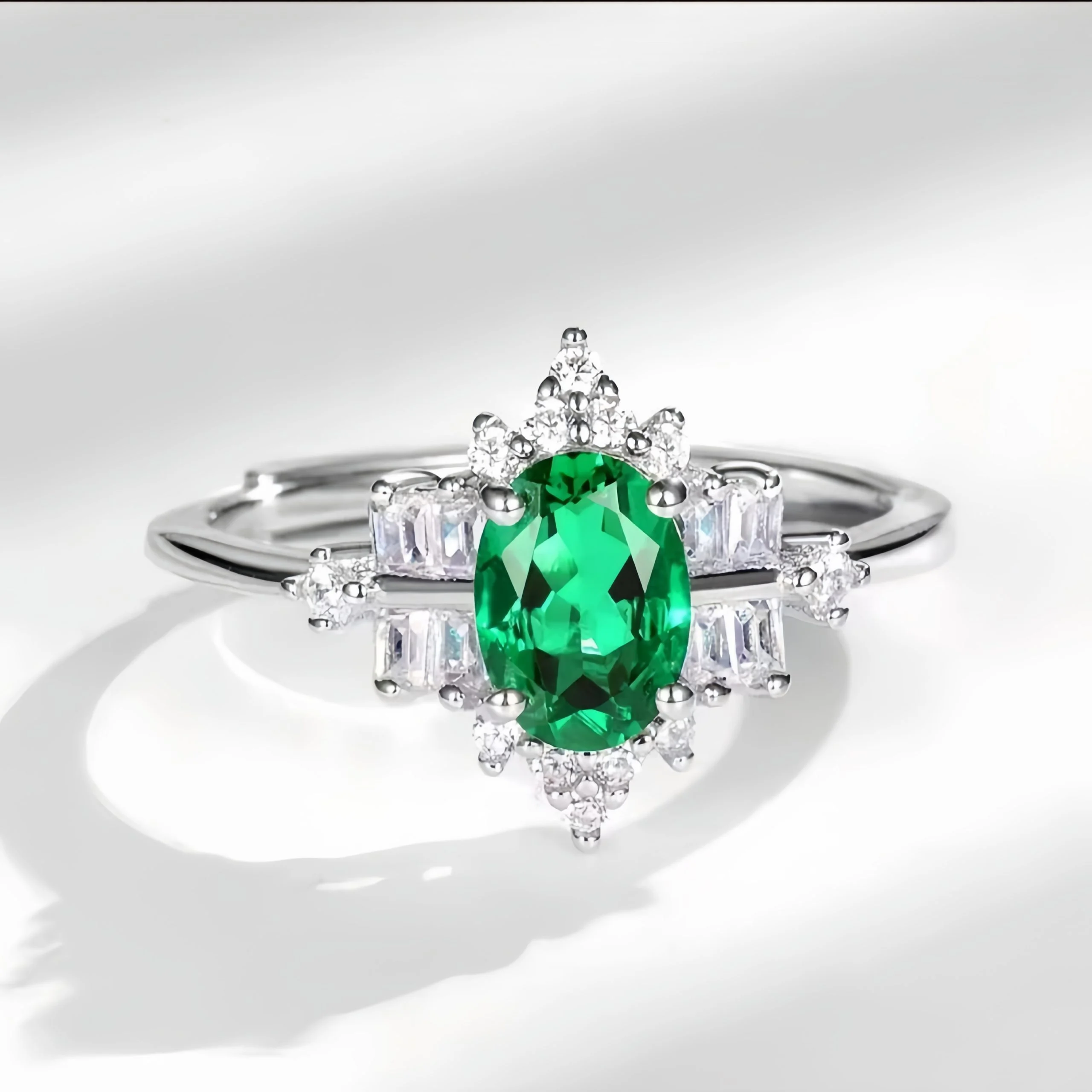 Lab Grown Vintage Crown Emerald Ring in S925 Sterling Silver