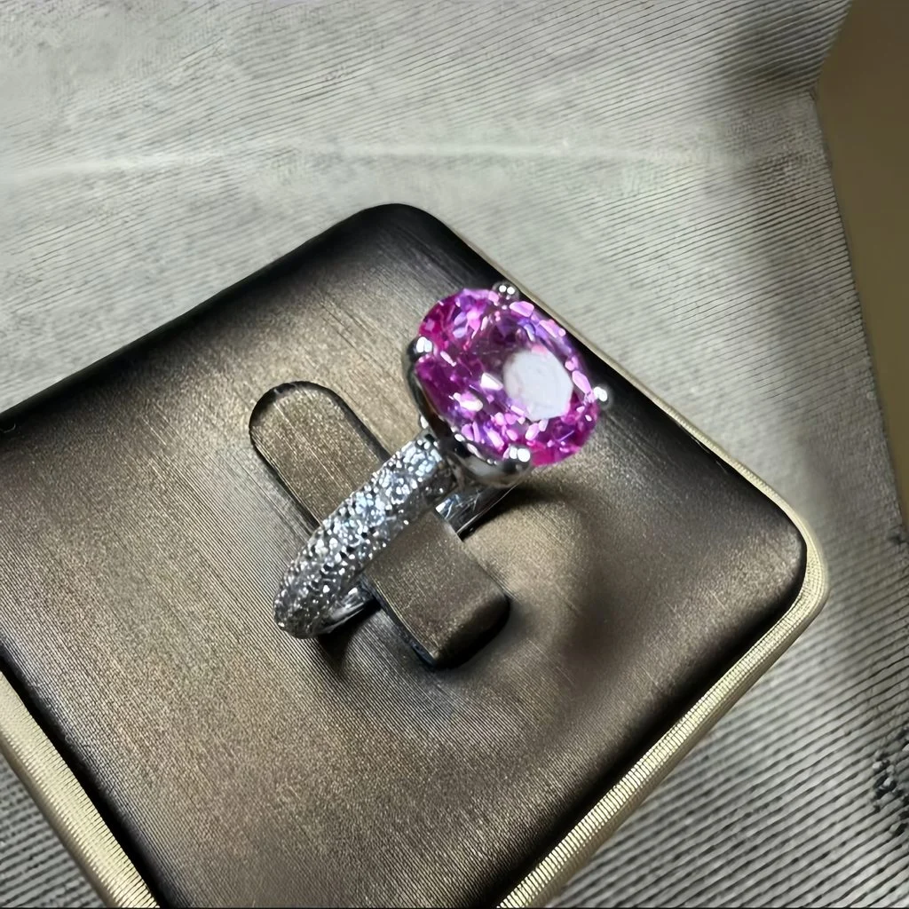 lab grown padparadscha sapphire oval ring S925 sterling silver detail close-up pavé halo prong setting lotus pink orange gemstone facets