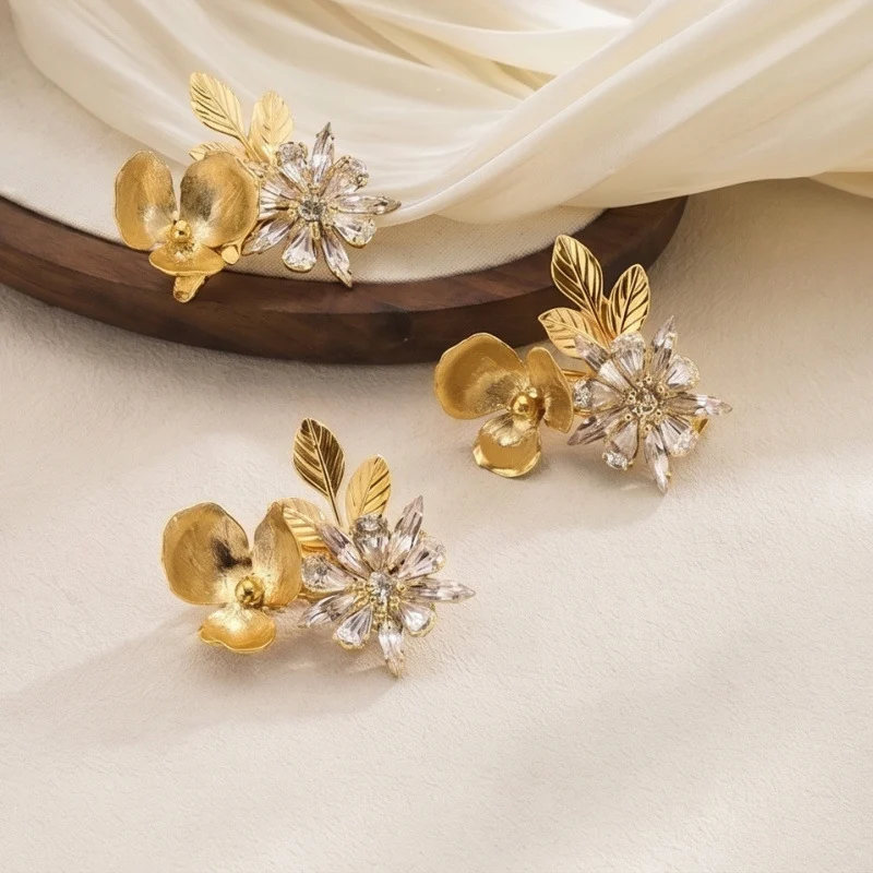 Vintage Royal Pearl Flower Clip - View 3